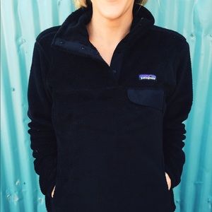 Patagonia Black lightweight pull over fleece